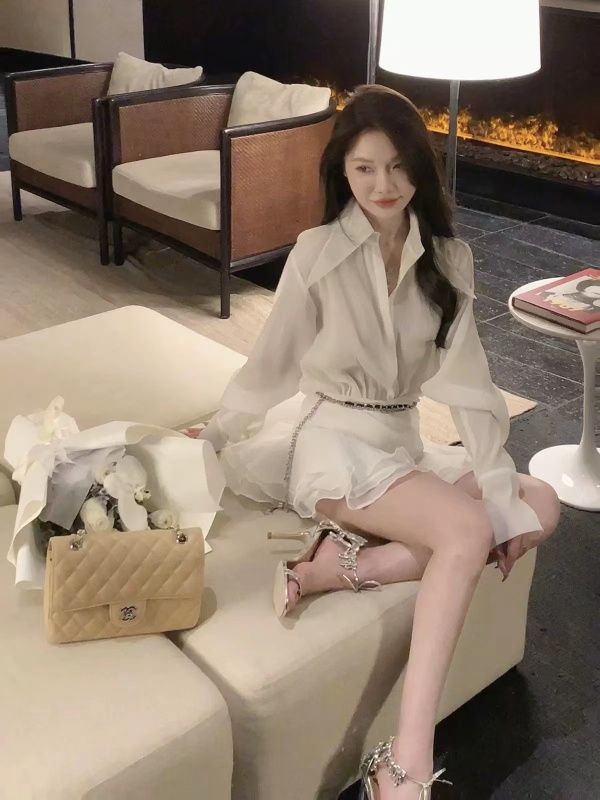 JustQin 1月17日勒斯酒莊重工小眾V領顯瘦荷葉邊襯衫連衣裙女