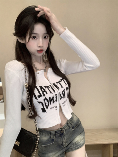 Real shot American retro unique chic short top letter knitted bottoming cardigan design hot girl long sleeves