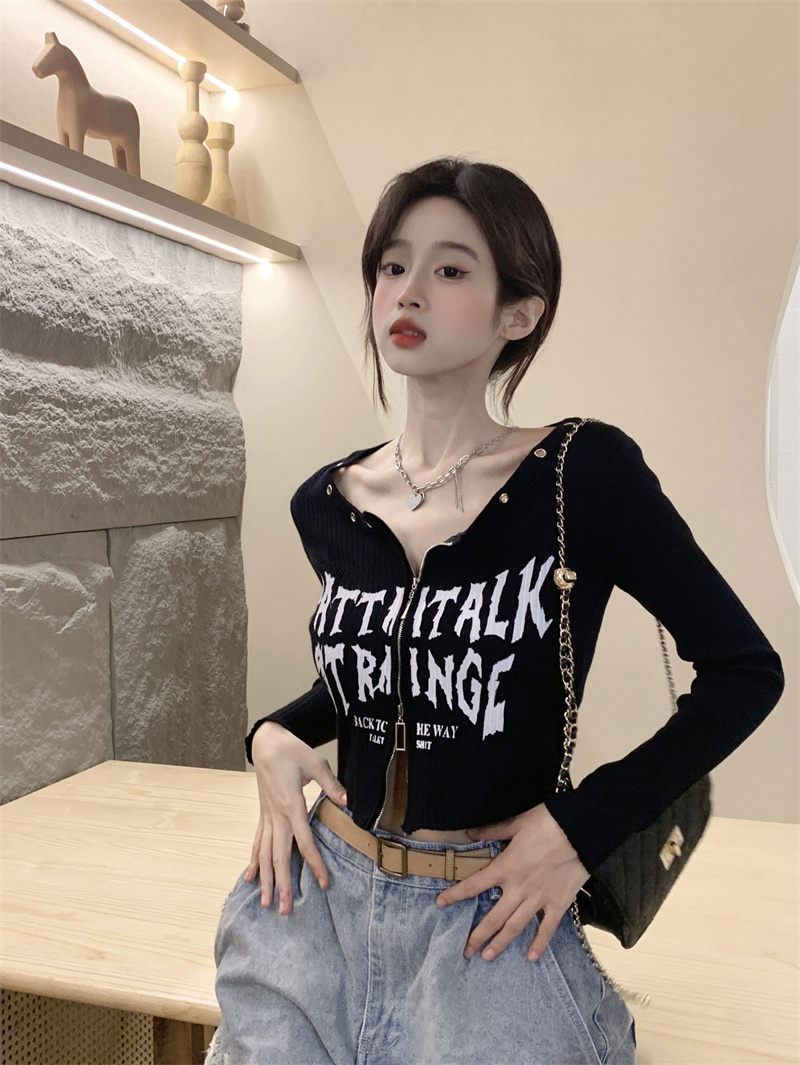 Real shot American retro unique chic short top letter knitted bottoming cardigan design hot girl long sleeves