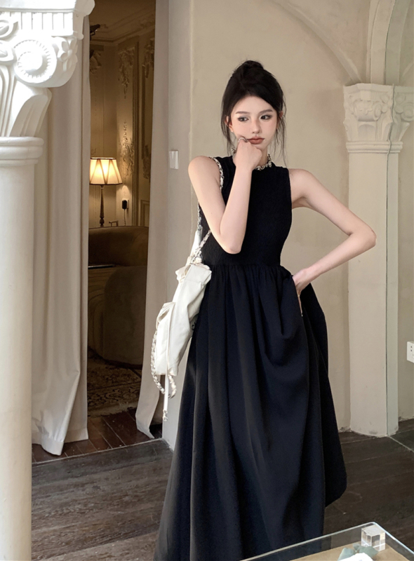 Real shot of French retro dress for women with sexy design, slim waist and long skirt with hollow back