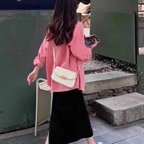 Early spring tea-style complete set of salt-style outfits for women to look slimmer, cover the flesh, sweet and spicy, age-reducing shirt, denim skirt suit