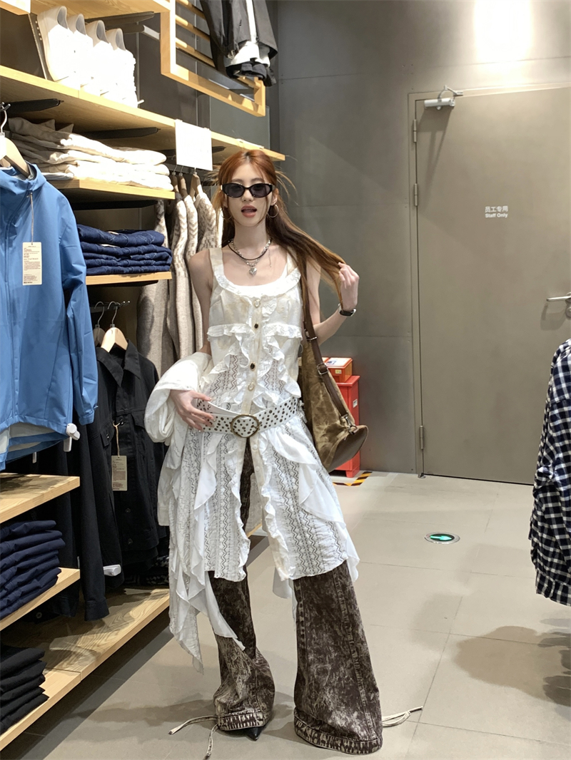 Real shot of romantic wandering style heavy industry lace irregular suspender dress + cardigan + pants
