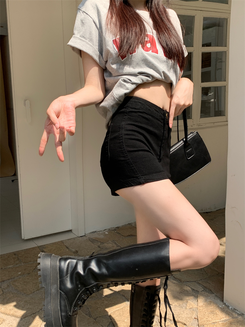 Real shot of small black jeans for women in spring, high waist slimming hot pants, tight pants, hot girls super shorts