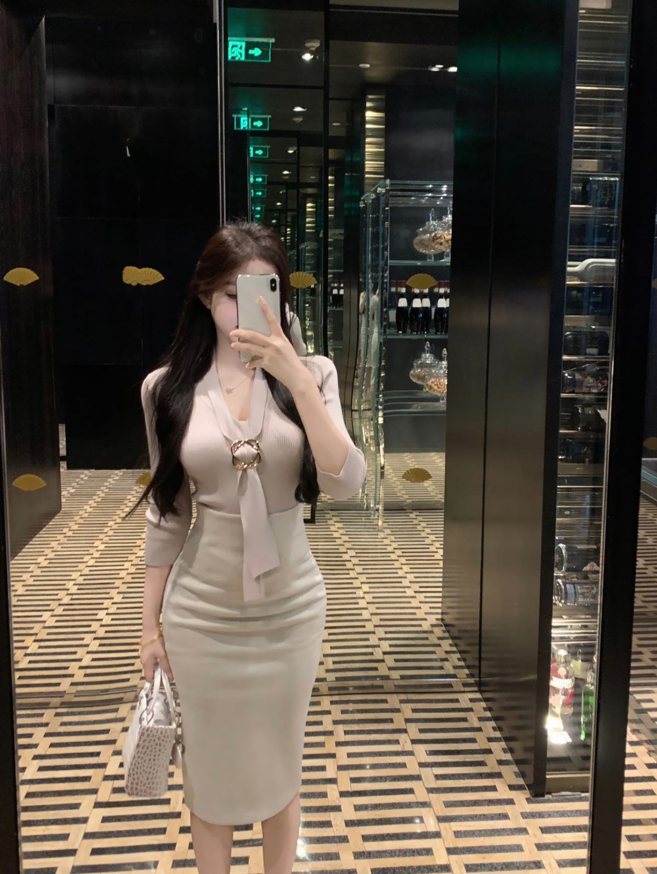 Real shot of V-neck lace-up temperament bottoming shirt with inner top for women slim tall waist bag hip skirt sexy suit