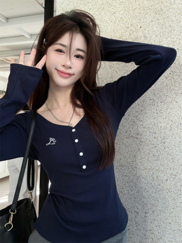 Real shot: Women's autumn new slim-fitting right-shoulder T-shirt with bottoming shirt and sweet and spicy top