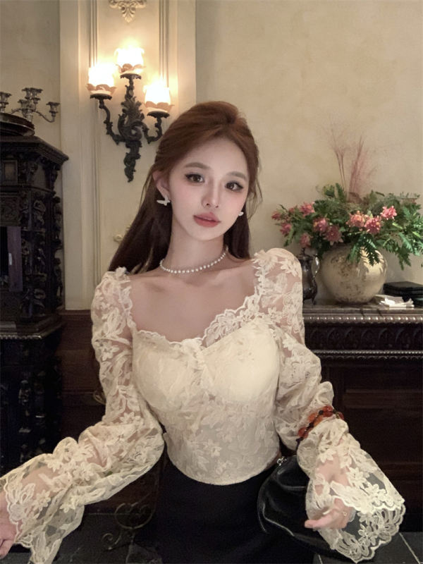 實拍 春季新款胸墊設計感繡花蕾絲方領甜美減齡襯衫
