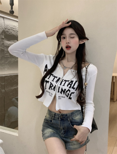 Real shot American retro unique chic short top letter knitted bottoming cardigan design hot girl long sleeves