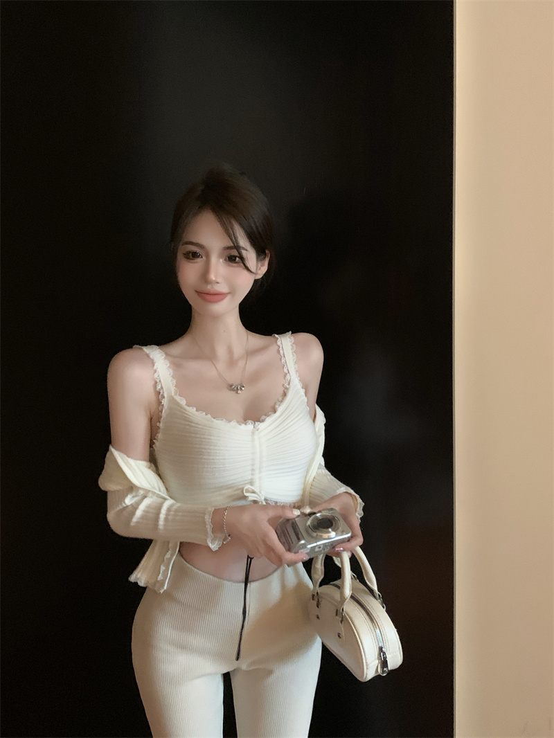 Real shot of lace splicing short suspender slim pure lust cardigan knitted suit
