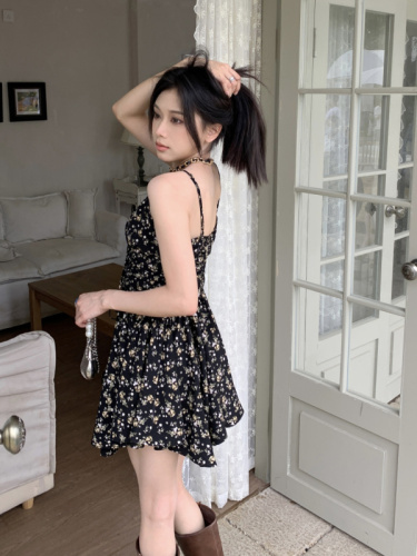 Real shot of black floral dress, irregular tea break skirt, short skirt, hot girl's waist-cinching suspender skirt