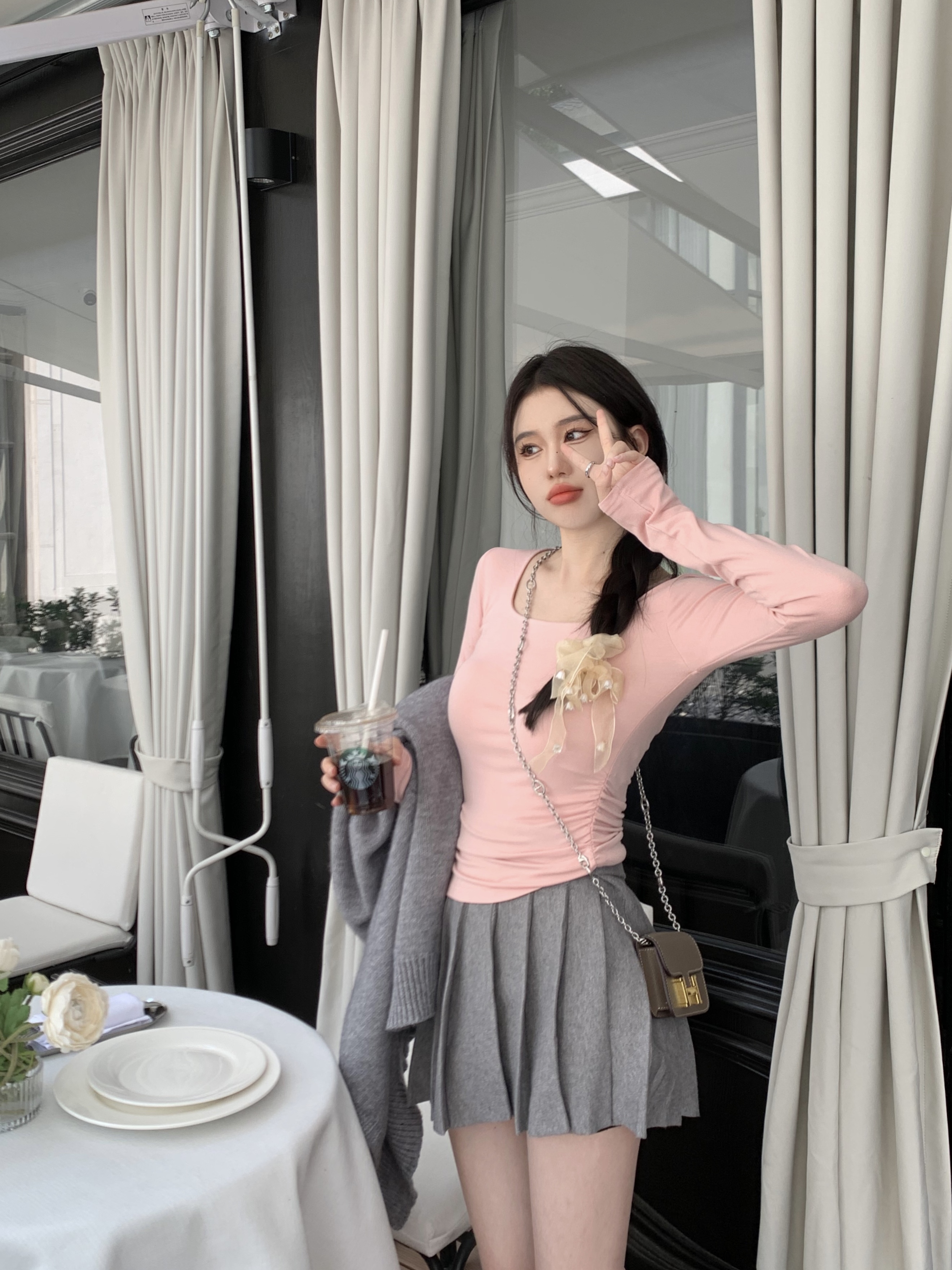 Actual shot of pure lust style waist-cinching pleated revealing breasts, big slim fit hot girl wearing T-shirt bottoming shirt inside and outside