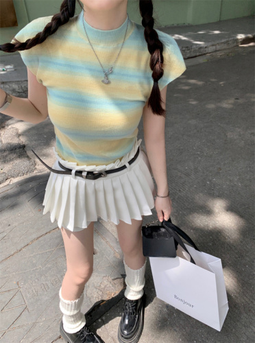 Photo shoot~Uncommon spicy girl gradient striped half-high neck short-sleeve ribbed t-shirt