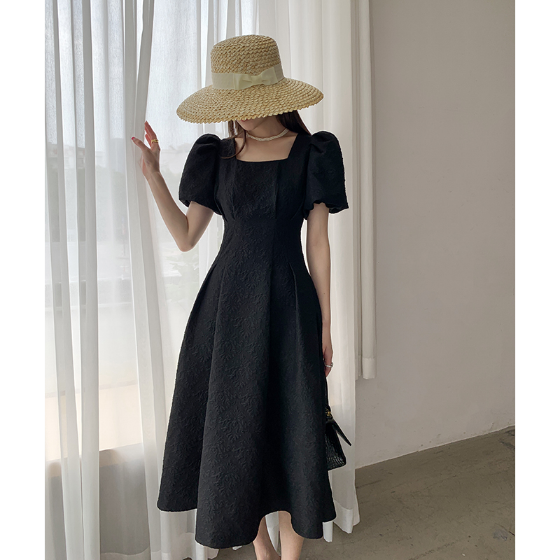 黑色泡泡袖連衣裙女2024夏新款方領法式赫本風提花小黑裙