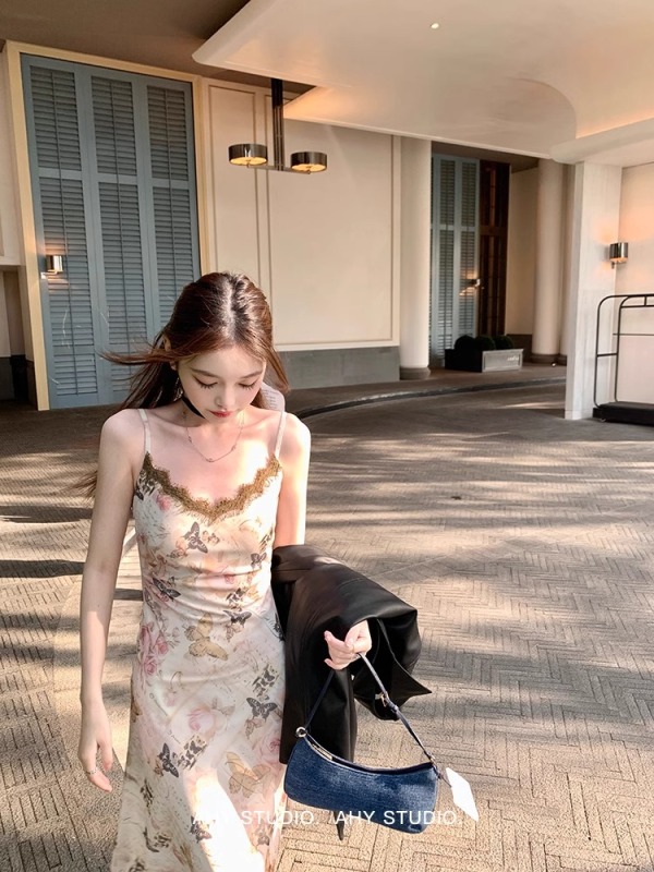 AHY 長款V領花卉印花蕾絲修身氣質吊帶連衣裙女秋冬新款顯瘦裙子