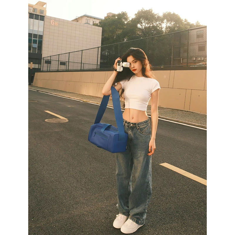 辣妹正肩短袖白色t恤女夏季2024新款緊身顯瘦純欲內搭短款上衣