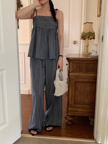 Actual shot of casual holiday style striped contrasting color lace-up sleeveless halter top + elastic waist wide-leg trousers