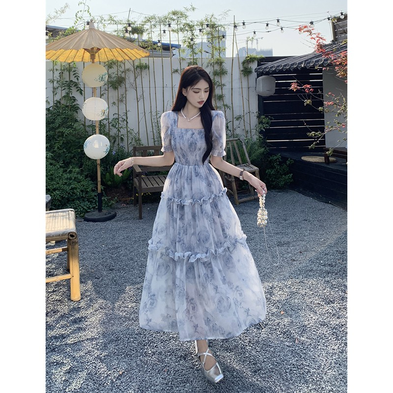 復古方領碎花連衣裙夏季新款超仙森系收腰顯瘦木耳邊長裙子奶藍色
