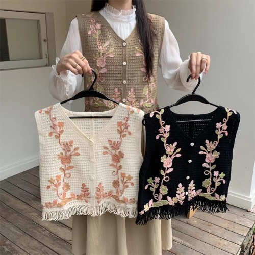 Small fragrant crochet pattern hollow loose contrasting color vest retro ethnic style knitted vest for women summer new style layering trend
