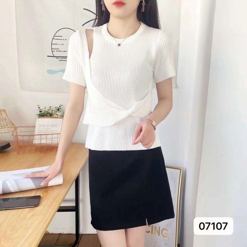 新款韓版設計感圓領露肩不規則短袖上衣女