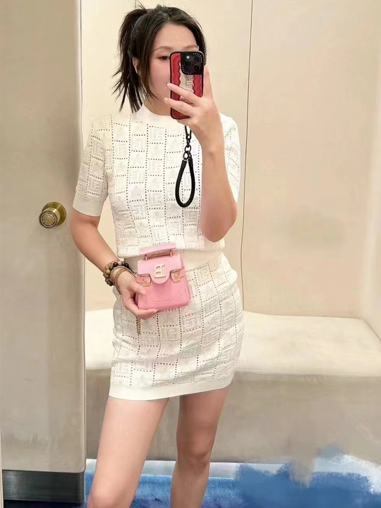 24 spring and summer simple and fashionable heavy jacquard hollow round neck short-sleeved T-shirt + sexy hip-covering skirt knitted suit