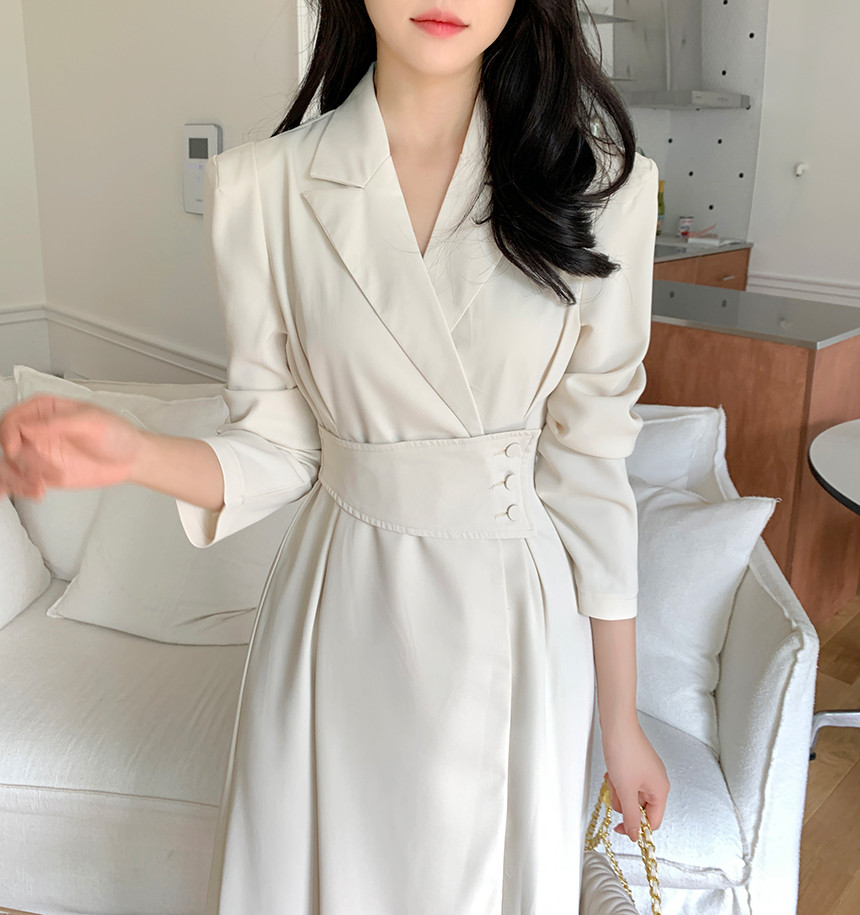 The size has been updated Korean chic spring light luxury Hepburn style lapel waist slimming suit dress