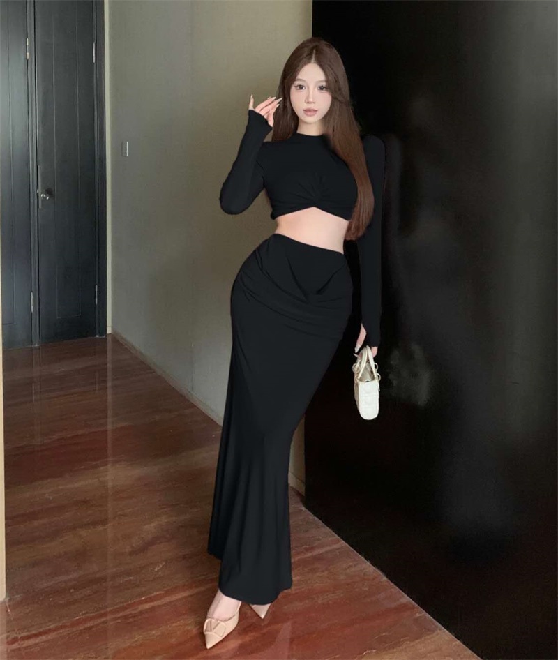 Real shot!  New round neck twisted waist-baring long-sleeved top slim fit fishtail hip skirt suit