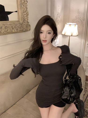 Real shot~ Bell sleeve sexy bottoming shirt for women, slim fit inner top