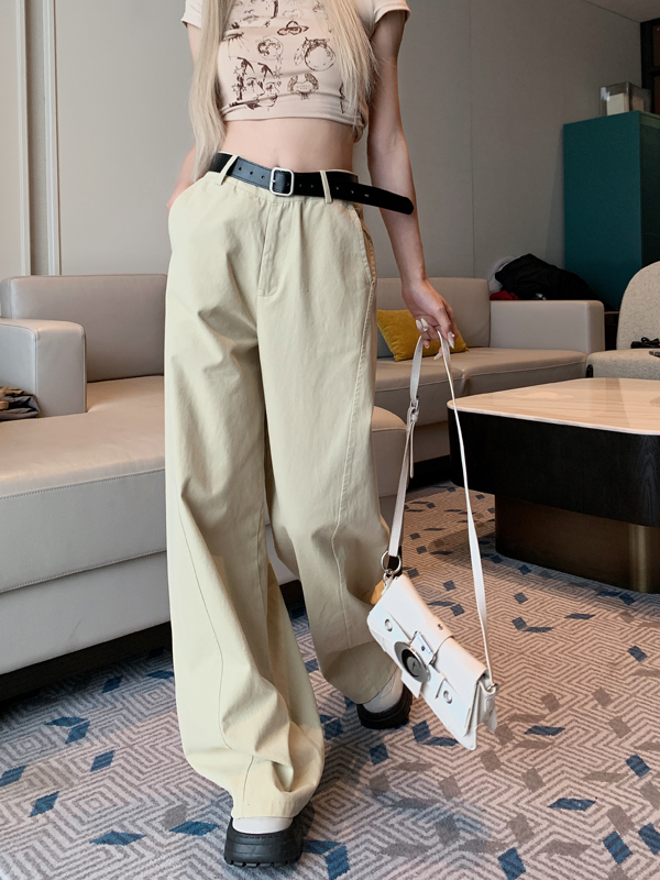 Actual shot of loose and fashionable khaki wide-legged casual slimming high-waisted pants