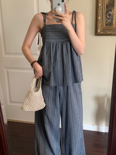 Actual shot of casual holiday style striped contrasting color lace-up sleeveless halter top + elastic waist wide-leg trousers