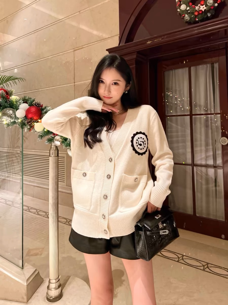 NLIY haute couture autumn new knitted cardigan badge lady temperament age-reducing cashmere sweater jacket top for women