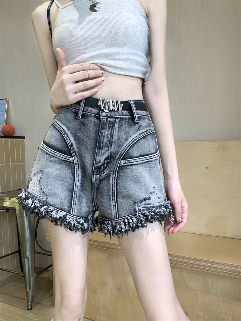 Real shot of new American style summer A-line denim shorts, raw edge denim shorts, hot pants