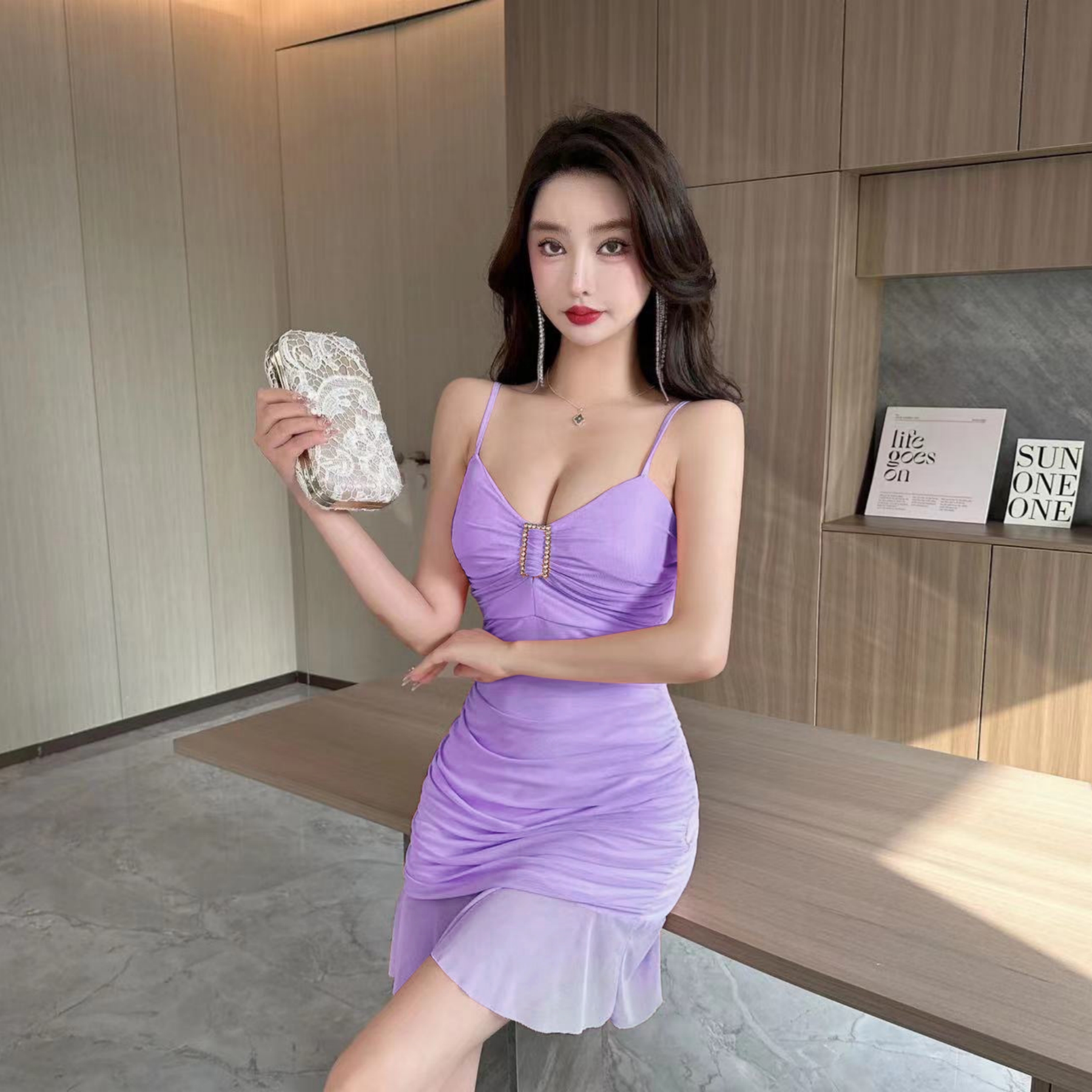 Real shot of French sexy sexy clavicle-baring mesh suspender dress, ladylike temperament, slimming and hip-hugging skirt