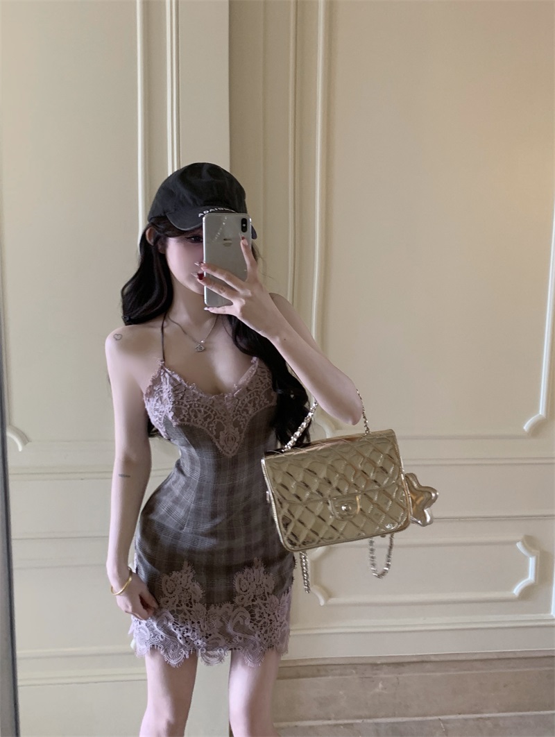 實拍與惡魔有約 格紋收腰蕾絲掛脖連衣裙女