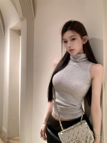 Real shot of high-necked yarn vest for spring outerwear hot girl American sleeveless top + slimming and versatile short skirt