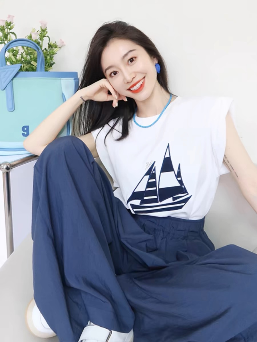 Summer sailing embroidery fashionable T-shirt for women, white flying sleeves, contrasting colors, simple, salty or sweet, high-end trendy tops