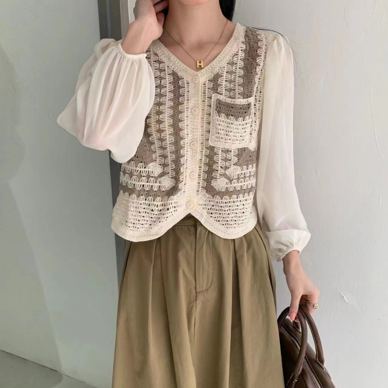 Original French retro-style hollow knitted layered lace-up loose V-neck design top for little people