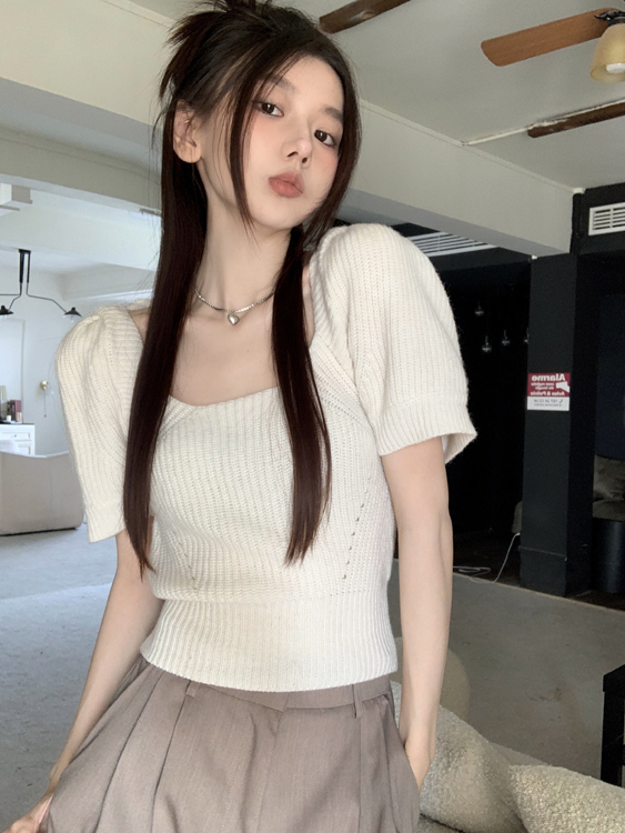 方領露背泡泡袖針織衫女裝夏季新款法式復古短款短袖修身白色上衣