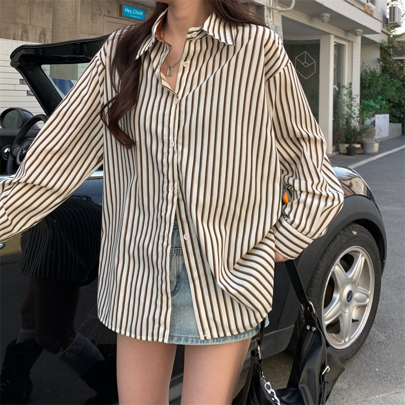 Actual shot ~ New spring style vertical striped shirt for women, long-sleeved design, niche retro Hong Kong style stacking shirt for women