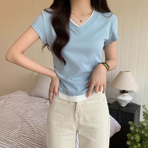 Real shot of threaded v-neck short-sleeved T-shirt for women in spring and summer solid color slim fit stretch fake two-piece short top