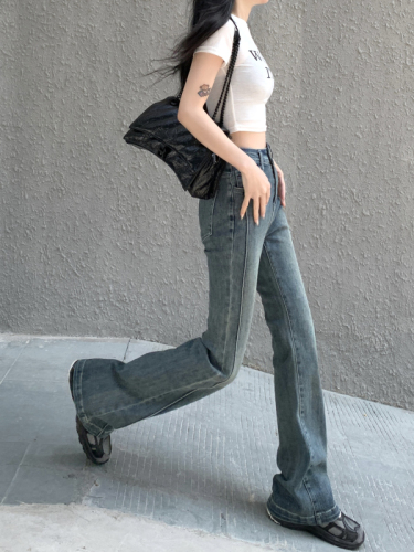 Actual shot of high-waisted spliced ​​slimming and versatile stretchy bootcut jeans
