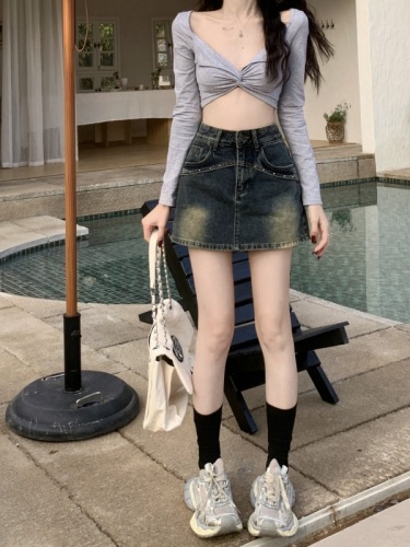 Real shot of high-waisted retro versatile rivet embroidered denim short skirt.