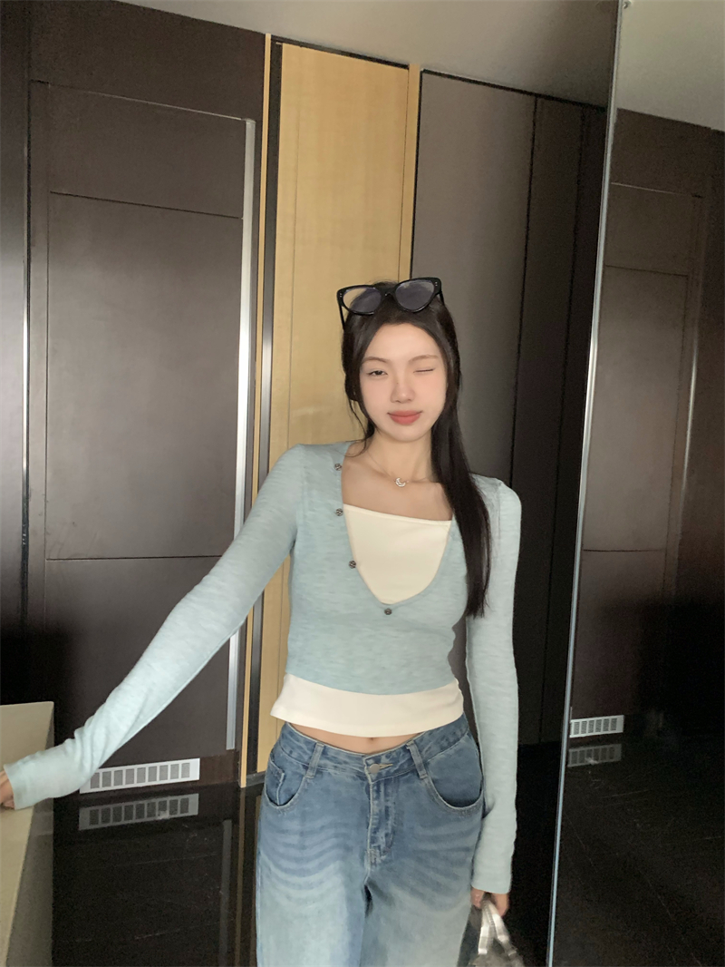 Real shot Contrast color fake two-piece bottoming sweater 2024 early spring slim slim V-neck short top