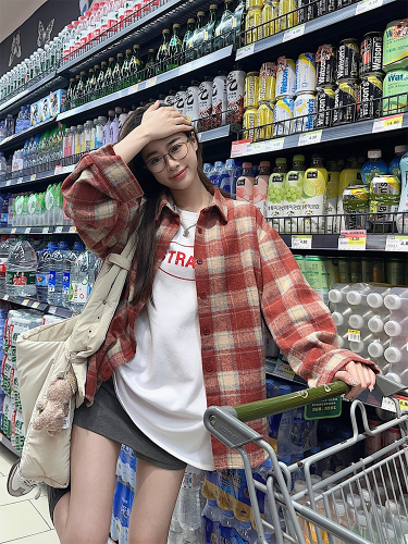 Actual shot of early spring Korean chic simple red plaid shirt jacket + printed T-shirt