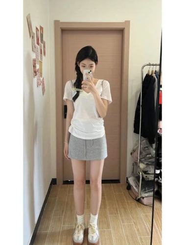 White right-shoulder short-sleeved T-shirt for women in summer, casual, simple, versatile top, slim inner layer, bottoming shirt + skirt set