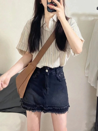 Summer new style for women for small people with a complete set of salt-based playful and lively college style shirts and skirts two-piece suit