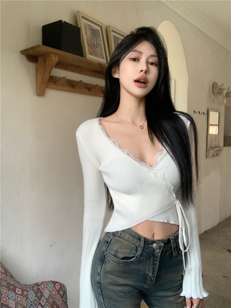 Real shot of pure lust style V-neck lace knitted sweater with stylish strappy slim fit short top