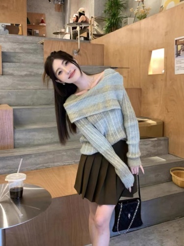 Chami reverses Taiyuan autumn contrast color gradient design imitation one-piece collar pullover sweater skirt two-piece set