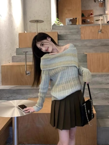 Chami reverses Taiyuan autumn contrast color gradient design imitation one-piece collar pullover sweater skirt two-piece set