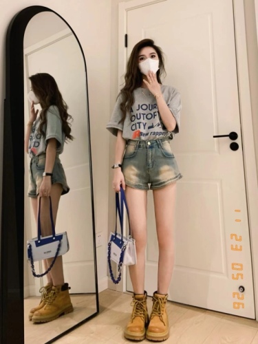 Gray short-sleeved T-shirt, denim shorts two-piece set, Hong Kong style petite sweet girl’s age-reducing cool salt style outfit set