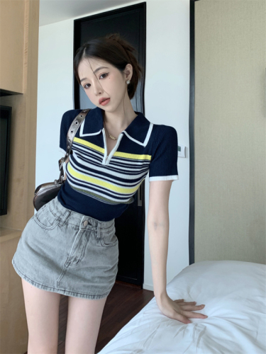 Actual shot 2 colors/Versatile striped contrasting color lapel zipper short-sleeved knitted top