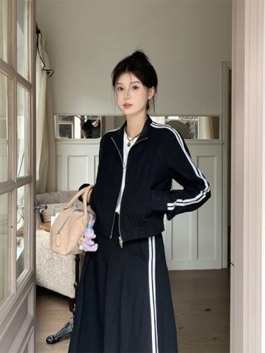 Actual shot of spring Korean chic simple two-bar sports suit jacket + skirt